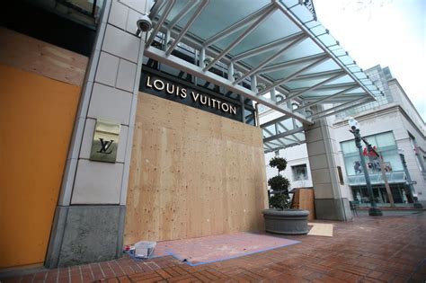 Louis Vuitton store in Portland stiffs city, Multnomah County on 